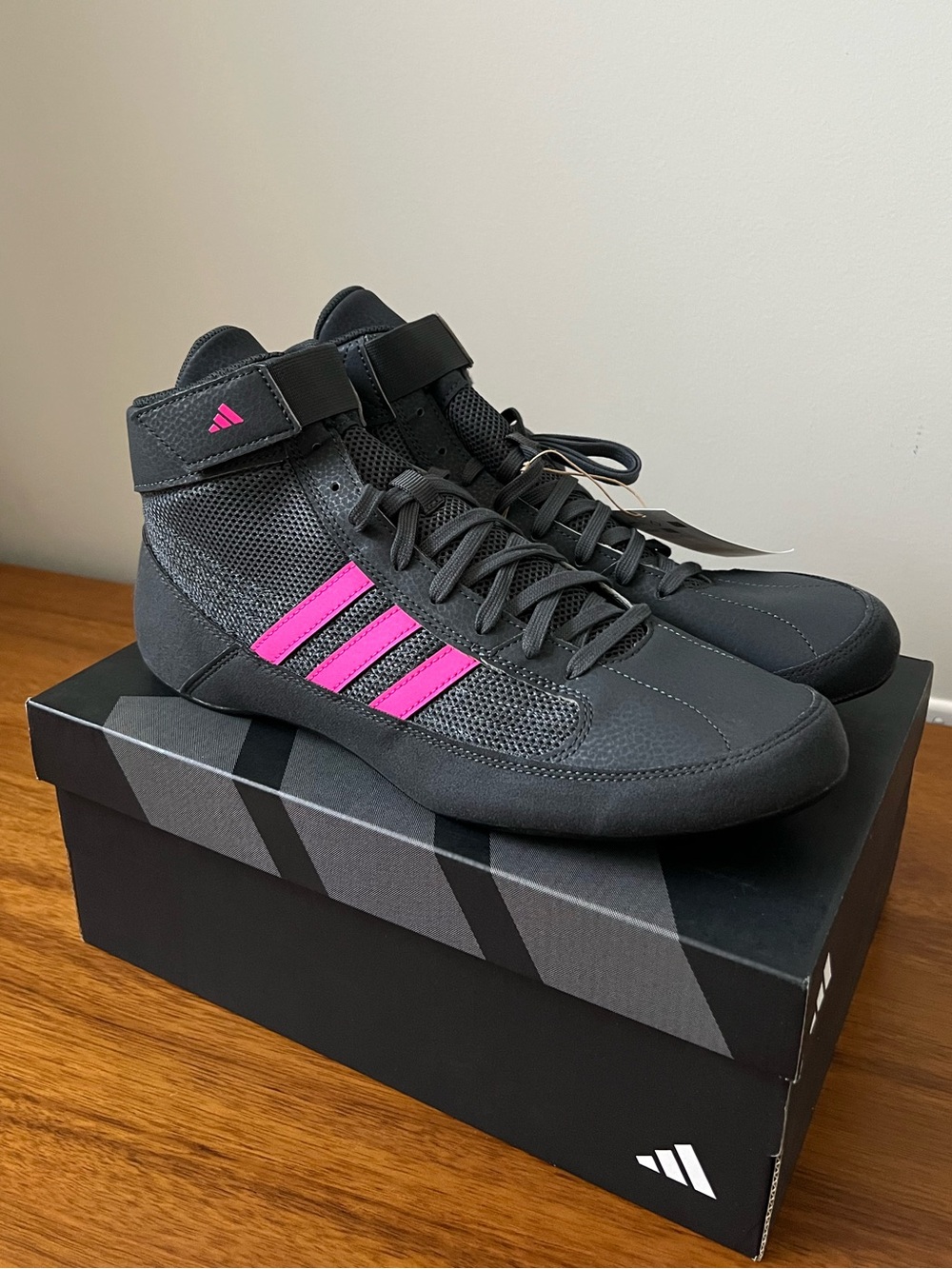 NIB Adidas HVC Wrestling Shoes Black Charcoal Pink Mens Size 10